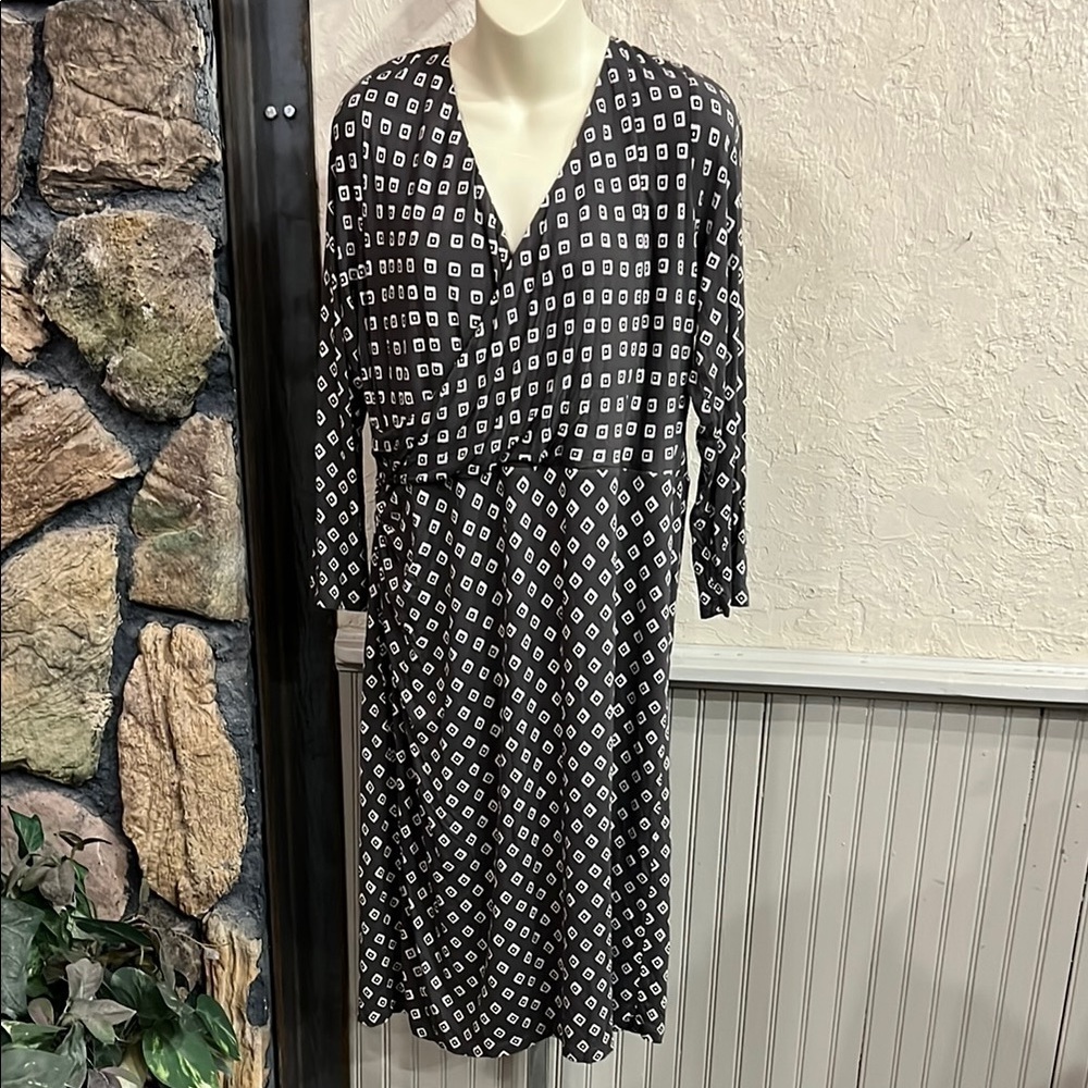 LOFT Gray and White Sheath Dress with Dolman Sleeves